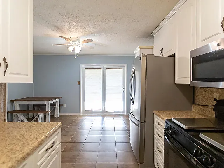 130 Country Club Dr — Photo 31