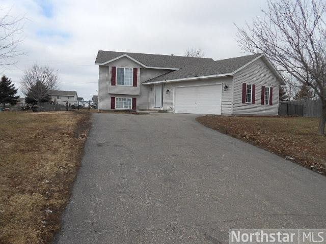 1st image of 712 Maple Cir