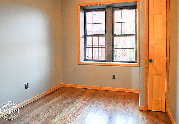 5th image of 202 Montrose Ave #4T