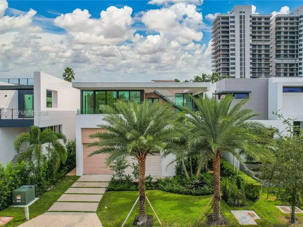 1092 N Venetian Dr, Miami Beach, FL 33139