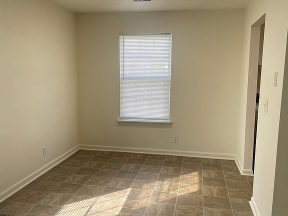 3rd image of 256 Fulkerson Dr #C