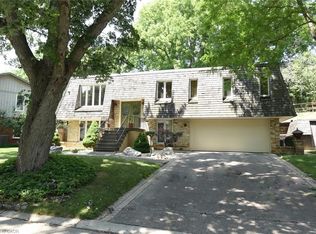 30 Terrace Dr, Dundas, ON L9H 3X2