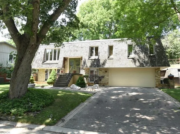 30 Terrace Dr, Dundas, ON L9H 3X2