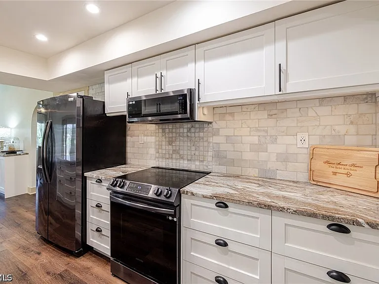 2507 Lakeview Dr — Photo 17