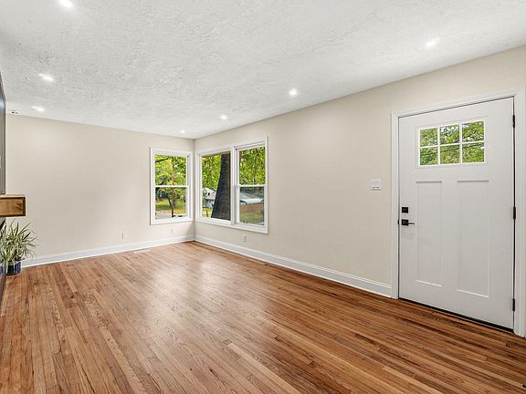 4th image of 2843 Cornelia Road