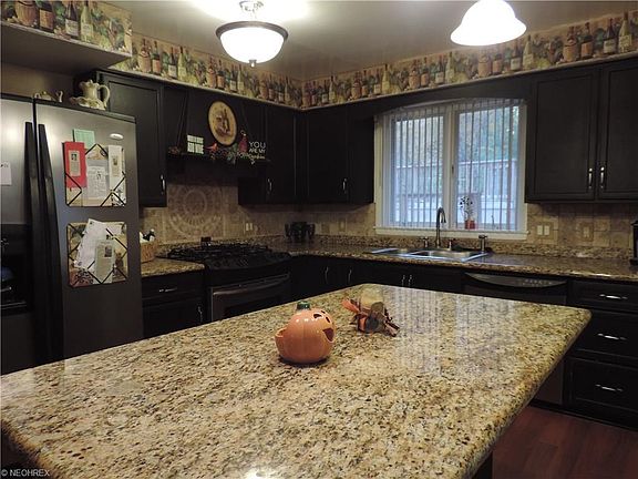 4th image of 835 N Bentley Ave