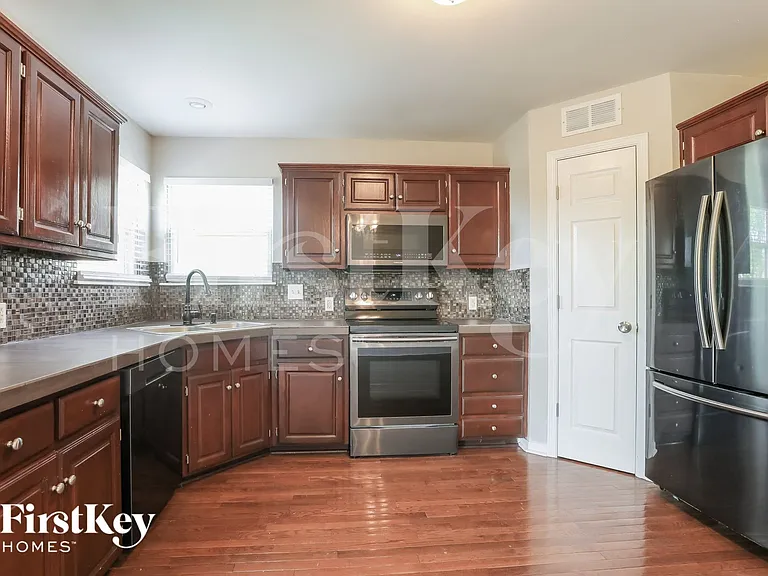 16306 Harris Ave — Photo 6