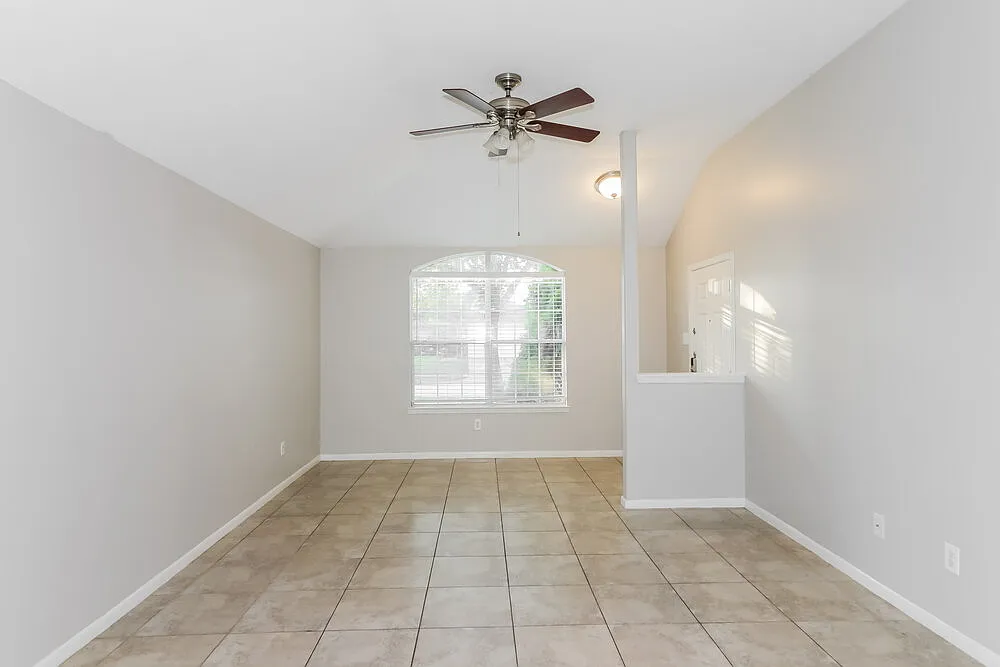 4 bed, 2.0 bath, 1698 sqft, $1,945 — Photo 4