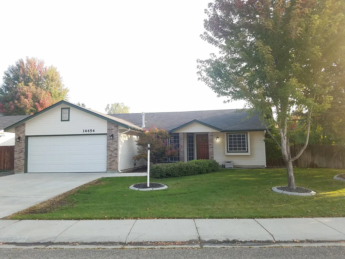 Building Photo - 14454 W Comisky Dr