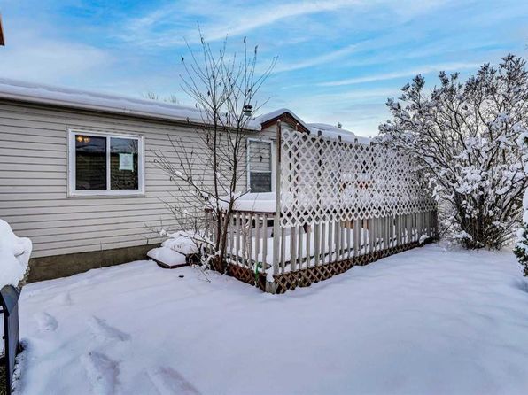 210 W Erin Woods Cir SE, Calgary, AB T2B 3E1