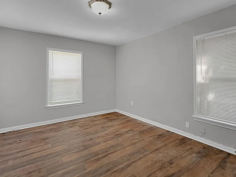 2712 Mitchell Ave — Photo 12