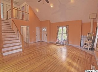 102 Rockwood Cir SE, Huntsville, AL 35801