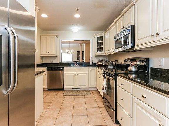 5th image of 877 Auburnville Way APT E3
