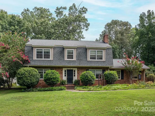 1185 18th Ave NE, Hickory, NC 28601