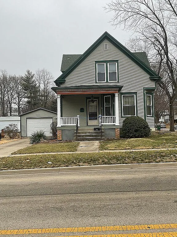 1033 W Washington St photo 1
