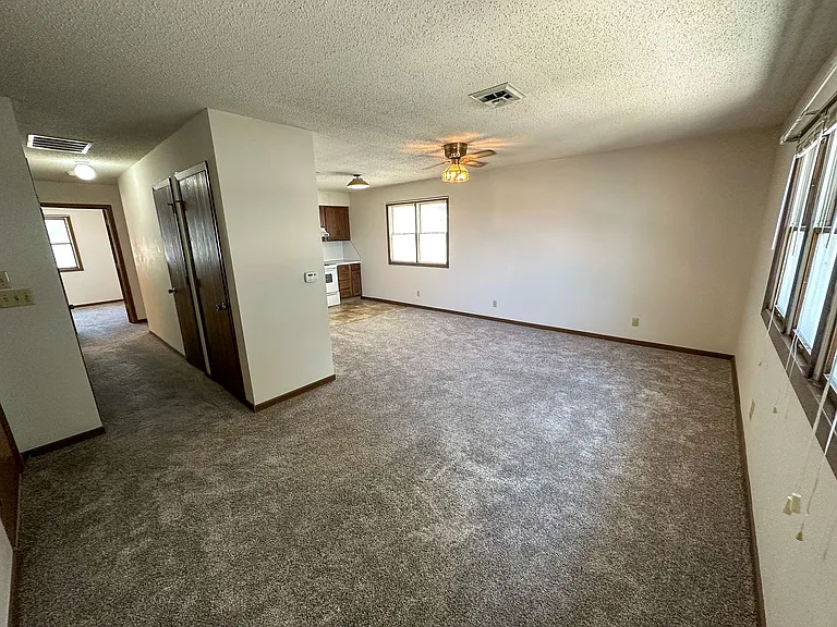 212 S Walnut Ave — Photo 8