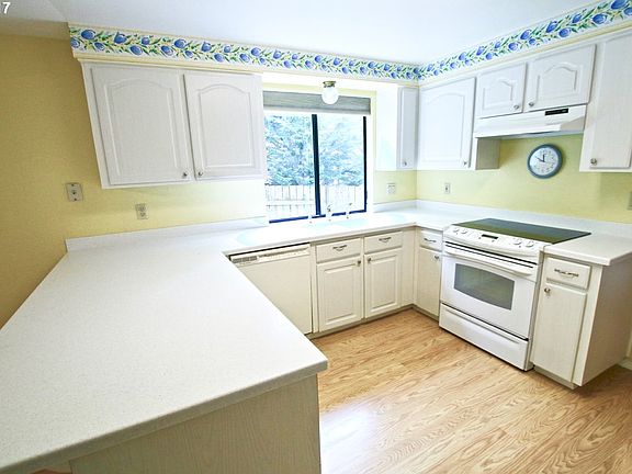 4th image of 13292 SW Laurmont Dr