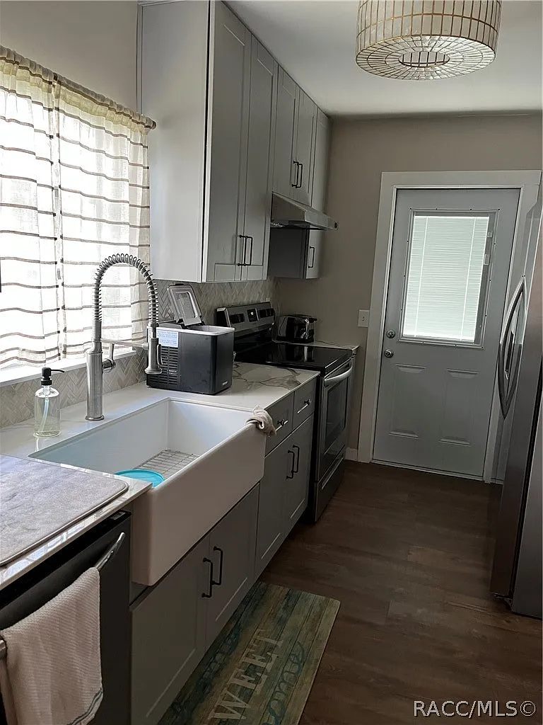 3 bed, 1234 sqft, $2,700 — Photo 4