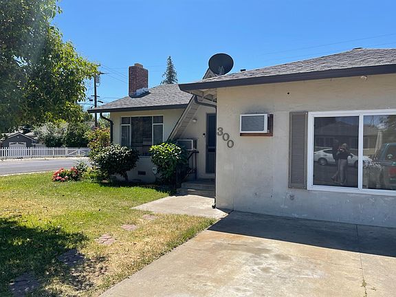 2nd image of 300 Daisy Ave