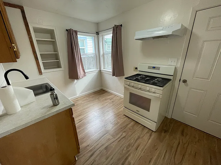 708 B St — Photo 20