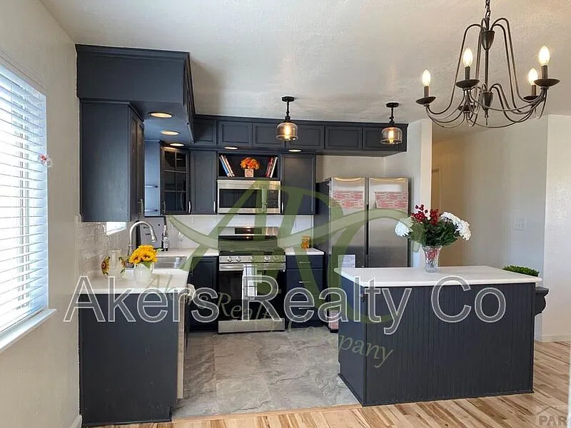 3 bed, 2.0 bath, 1100 sqft, $1,900 — Photo 3