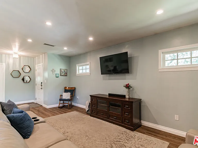 1500 Fairfield St — Photo 5