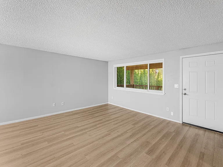 511 Avenue D #D — Photo 5