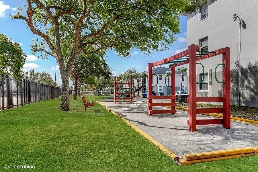 Villa Biscayne Apartments — Photo 3