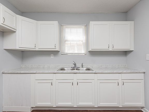4th image of 1431 W 33rd St