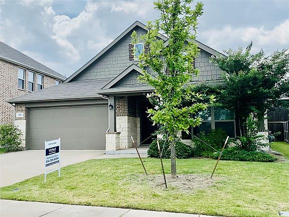 2nd image of 913 Blanco Ln