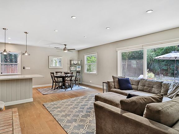 2nd image of 22014 Providencia St