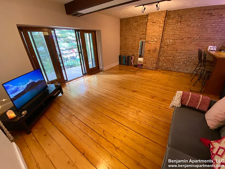 28 Beacon St #2 — Photo 8