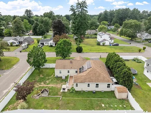 15 Pinebrook Dr, Springfield, MA 01129
