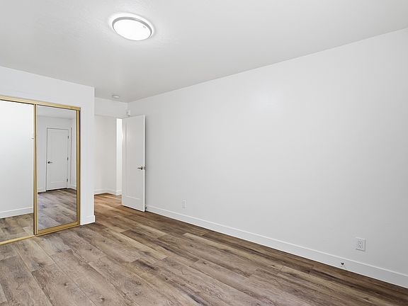 4th image of 1949 Chestnut St #101B