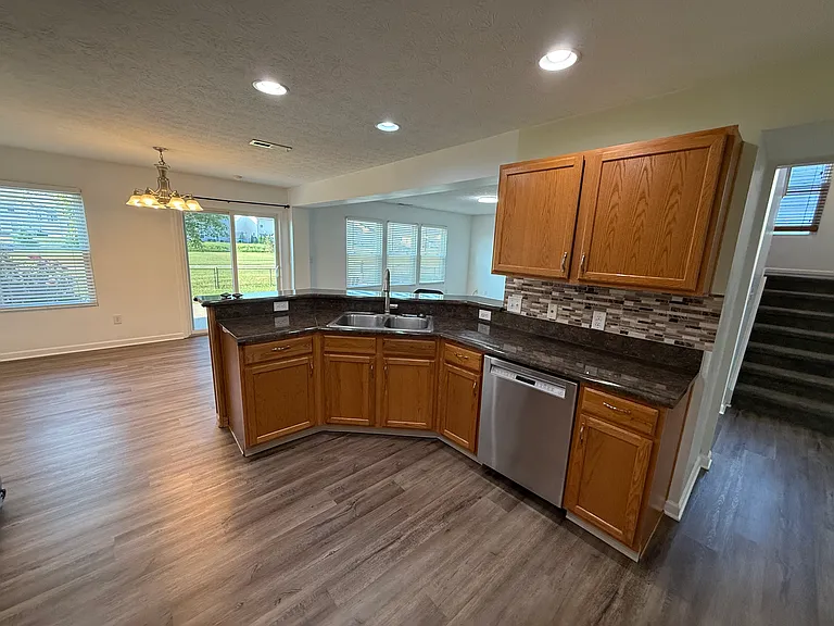 2413 Shadow Bend Dr — Photo 10