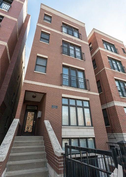1st image of 2639 W Belmont Ave Unit 3