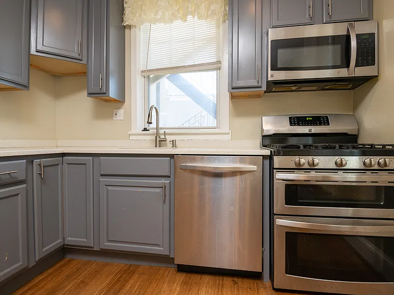 1039 Evarts St NE #2 — Photo 4