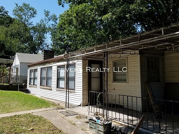 2nd image of 2424 Chicago Ave