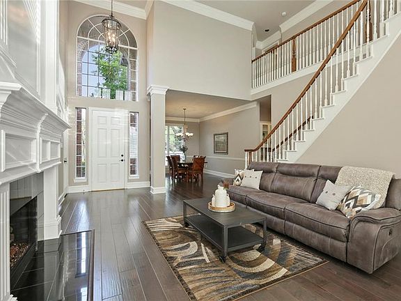 4th image of 6433 Berwyn Dr