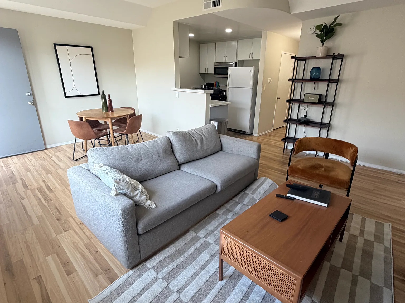 Curson Luxe Apartments — Photo 3