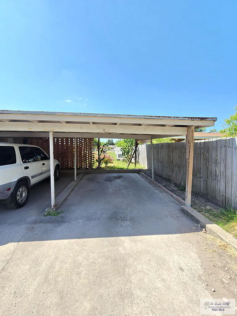1 bed, 1.0 bath, 870 sqft, $800 — Photo 2