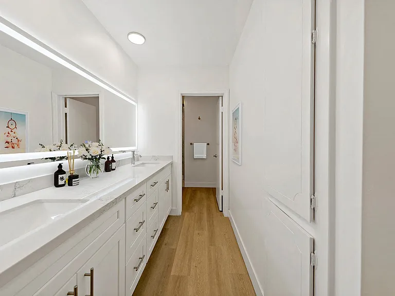 Rexford Drive Apartments — Photo 25