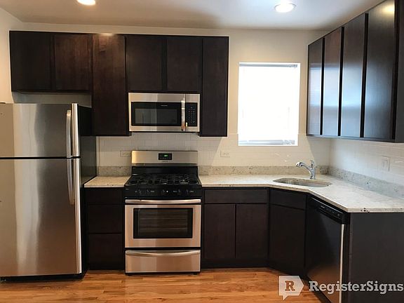 3rd image of 3321 W Catalpa Ave #2