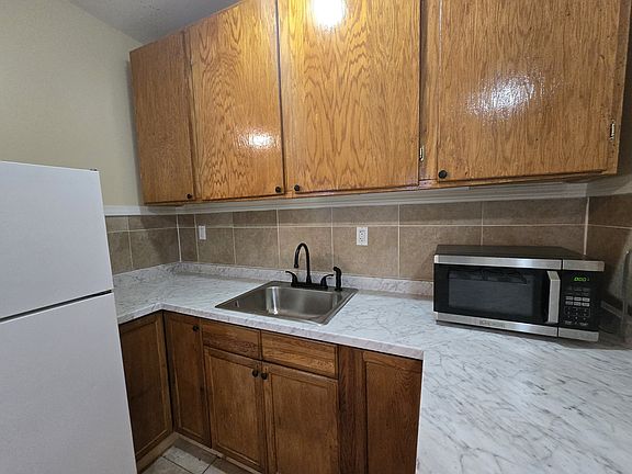 3rd image of 672 Congress Ave #6A