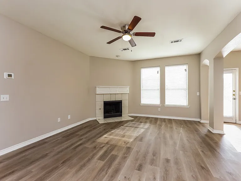 1630 Redwood Dr — Photo 5