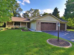 5215 Rowena Dr, South Beloit, IL 61073