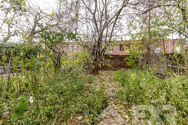 Rented by Greenrock Management | media 12