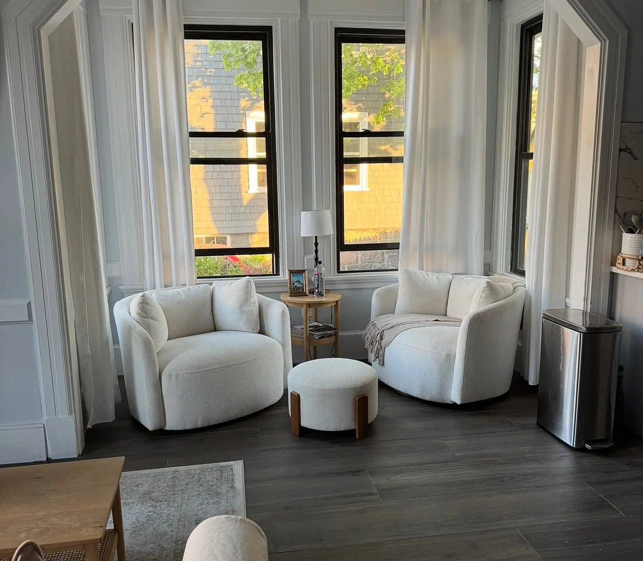 3 bed, 2.0 bath, 1000 sqft, $3,300 — Photo 4
