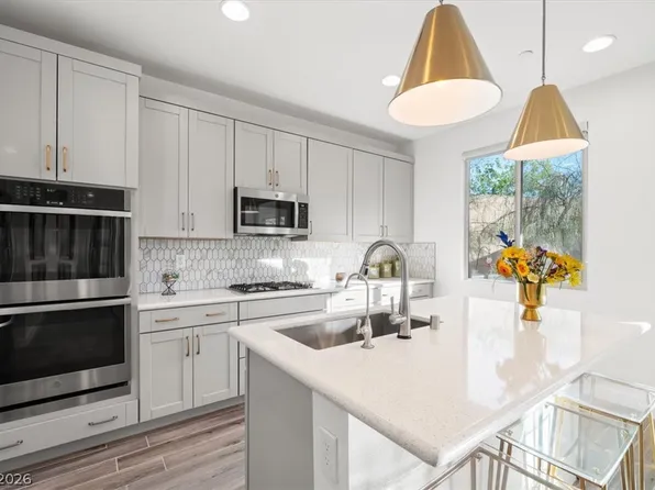 8801 Highland Skye Dr, Las Vegas, NV 89166