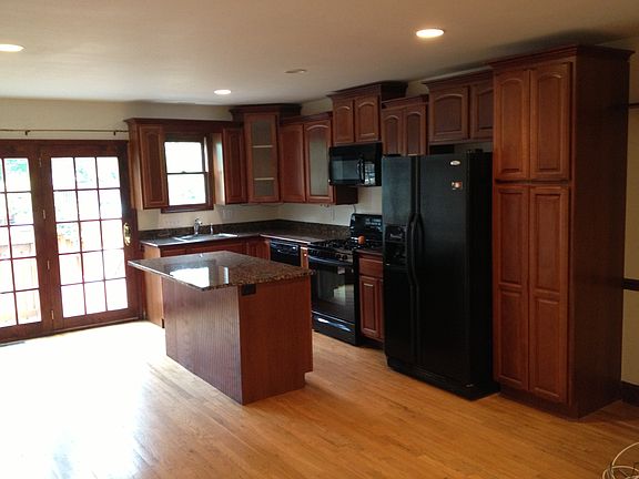 2nd image of 3308 Montrose Ave